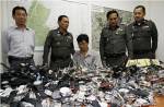 จับหนุ่มใหญ่จีนค้านาฬิกาปลอม มูลค่ากว่า 1.5 ล้านบาท