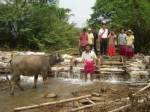 ปากะญอแม่สอดรวมหมู่ทำฝายกะเหรี่ยงสู้ภัยแล้ง