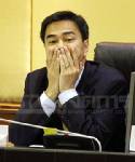 “มาร์ค” ทำมึนยุบสภาหนี พรรคร่วมหักหน้าโหวตหนุนสูตร 400+100