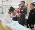 ภาค 1 มอบ 1 หมื่นเป็นขวัญกำลังใจ “ดาบตำรวจ” โดนยิงเจ็บจับโจรค้ายา!