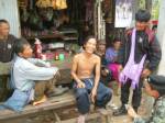 ชาวบ้านพบพระเผยถูกพม่าจับ-บังคับแบกกระสุนปืนใหญ่สู้กะเหรี่ยง