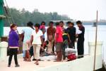 พบศพชายลอยน้ำเสียชีวิตท้ายเรือประมงที่ตราด