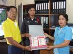 สาวใหญ่ อสม.ลำปาง น้ำใจงาม-เก็บแผงลอตเตอรี่คืนเจ้าของครบ 150 ใบ