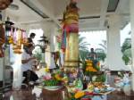 ชาวระนองสักการะศาลหลักเมืองเนื่องในวันตรุษจีน
