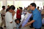 กาฬสินธุ์มอบผ้าห่มกันหนาวพระราชทาน 1,300 ผืน