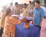 มูลนิธิราชประชานุเคราะห์มอบผ้าห่มกันหนาวพระราชทาน ให้ผู้ประสบภัยในหนาวใน2 อำเภอสกลนคร