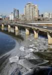 Subway screen doors turn suicidal Koreans to river