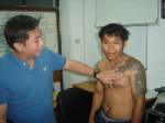 หนุ่มหนีคดี 8 ปี ข่มขืนเด็กมัธยม! ไม่รอดโดนจับคาร้านเซรามิก