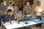 จับคู่หูรับจ้างเดินสายส่งยาบ้ายึดของกลางร่วม 5 หมื่นเม็ด