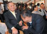 “เติ้ง-เนวิน” จับมือไว้ แล้วไป (สู่ที่ชอบที่ชอบ) ด้วยกัน