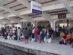 สถานี บขส.-รถไฟอุบลฯ คนเดินทางกลับเที่ยวสงกรานต์คึกคัก