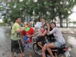 คนหลั่งไหลม่วนซื่นสงกรานต์ขอนแก่น-สารคาม