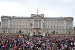 Royal Wedding:ตร.เผยรวบ43คนป่วนพิธีเสกสมรส ยอดพสกนิกรร่วมชมนับล้าน