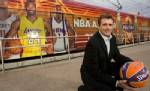 ฟ้าผ่า NBA ซีอีโอซันส์ประกาศตัวเป็นเกย์
