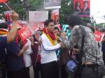 นปช.-กองเชียร์ ยกทีมให้กำลังใจ 3 ผู้สมัคร พท.แพร่-“วรวัจน์”มั่นใจได้ชัยทุกเขต
