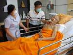 แพทย์คาด 6 สัปดาห์ให้ “พ่อคูณ”กลับวัดบ้านไร่ –ปรับเพิ่มยารักษาวัณโรค