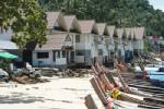 อบต.อ่าวนาง สั่งรื้อบ้านเอื้ออาทร 11 หลัง ปรับภูมิทัศน์ชายหาดเกาะพีพีให้สวยงาม