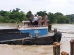 ทหารเรือจ่อจมเรือ 2 ลำ ขวางลำน้ำเจ้าพระยา เพื่อเร่งกู้เรือน้ำตาลที่ล่ม