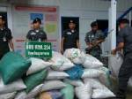 ตชด.234 มุกดาหารยึดไม้พะยูงท่อน-ข้าวเปลือกขณะขนข้ามฝั่งลาว
