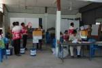 ชาวมหาสารคามเฝ้าลุ้นผลนับคะแนนคึก
