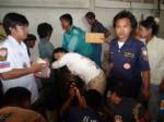 สาวโรงงานโชคร้ายถูกเครื่องผสมอาหารสัตว์บดข้อมือขาด