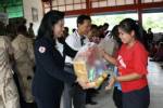 กาชาดเมืองลับแลร่วมซับน้ำตาเหยื่อน้ำท่วมทองแสนขัน