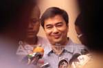 “มาร์ค” สักการะพระพุทธชินราช เจ้าอาวาสฝากดูแลน้ำท่วม