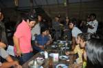 ตร.สุราษฎร์ฯ ลุยตรวจสถานบันเทิง พบเด็กอายุต่ำกว่า 20 ปีใช้บริการเพียบ