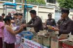 บก.น.1 มอบของช่วยน้ำท่วมชุมชนริมเจ้าพระยา