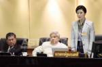 นายกฯ เชื่อตลาดหุ้นดิ่ง นักลงทุนผวา ศก.โลกผันผวน ปัดทบทวนประชานิยม