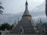 “ฝนถล่มหนัก-แผ่นดินไหวซ้ำ” ทำเจดีย์พระธาตุดอยกองมูทรุดเอียง
