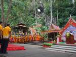 ชาวสระแก้วร่วมประเพณีตักบาตรเทโวโรหนะ