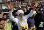 Centenarian sets record by running a marathon
