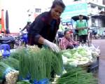 พิษน้ำท่วมทำพืชผักเมืองสกลฯราคาพุ่งเท่าตัว