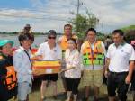 ผู้บริหารซีพี มอบอาหารช่วยเหลือผู้ประสบอุทกภัย