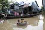 UNDP มอบความช่วยเหลือ $4 ล้านให้เหยื่อน้ำท่วมในกัมพูชา