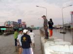 ตร.บางบัวทอง-กรมทาง วางแนวกั้นเตรียมกู้ถนน 340