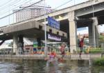 ห้าแยกลาดพร้าวน้ำลดคาดเปิดเดินรถวันนี้-ถ.เสรีไทย น้ำเหลือ 20 ซม.