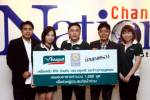 ซีกัลมอบอาหารช่วยเหลือผู้ประสบภัยน้ำท่วม