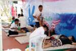 รมช.สาธารณสุขตรวจเยี่ยมผู้ประสบภัยที่ศูนย์พักพิงจังหวัดชลบุรี