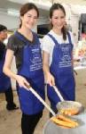 2 สาวเอ็มโพเรียม เดบูตองส์ อาสาโชว์เสน่ห์ปลายจวัก