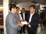 รดน้ำศพ-มอบเงินเยียวยาเหยื่อเหตุยิงถล่มจุดตรวจบ้านตันหยงลิมอ