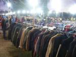ตลาดเสื้อกันหนาวมือสองนครพนมแข่งดุ พ่อค้าเร่บุกขายถึงบันไดบ้าน