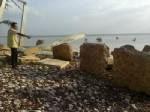 ชาวบ้านกระบี่ผวาคลื่นซัดแนวชายหาดแหลมสนพังยับ