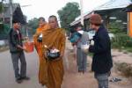 กาฬสินธุ์จัดคาราวานบุญบิณฑบาตตุนอาหารช่วยวัดขาดแคลน