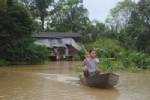 น้ำป่าจากเทือกเขาบรรทัดยังทะลักท่วมหมู่บ้านต่อเนื่องแม้ว่าฝนหยุดแล้ว