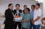 สมาคมนักข่าวเมืองน้ำดำมอบกระเช้าปีใหม่ผอ.รพ.กาฬสินธุ์