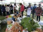 คนพม่า -นักเที่ยวแห่ซื้อของตรุษจีน ทำ“แม่สอด-ตลาดมูเซอ”คึกคัก