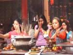 ชาวตรังไหว้ศาลเจ้าขอพรเทศกาลตรุษจีนแน่น