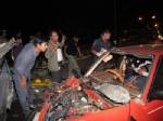 หนุ่มใหญ่ซิ่งเก๋งเสยท้ายรถติดไฟแดงบาดเจ็บสาหัสติดคารถ